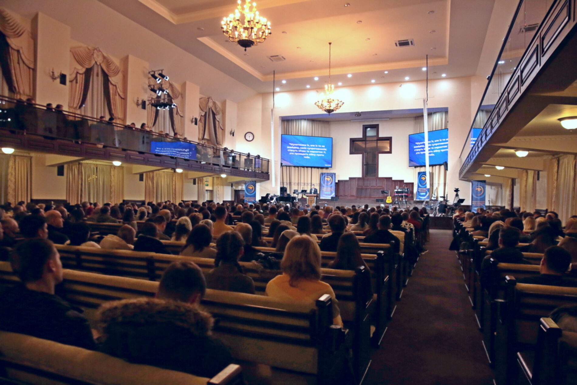 «Ми молимося, щоб українська армія була врятованою і російська армія спасенною» – Девід Хасавей під час молитви за Україну