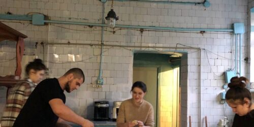 У західних областях України церкви активно приймають людей, які виїхали з-під обстрілів
