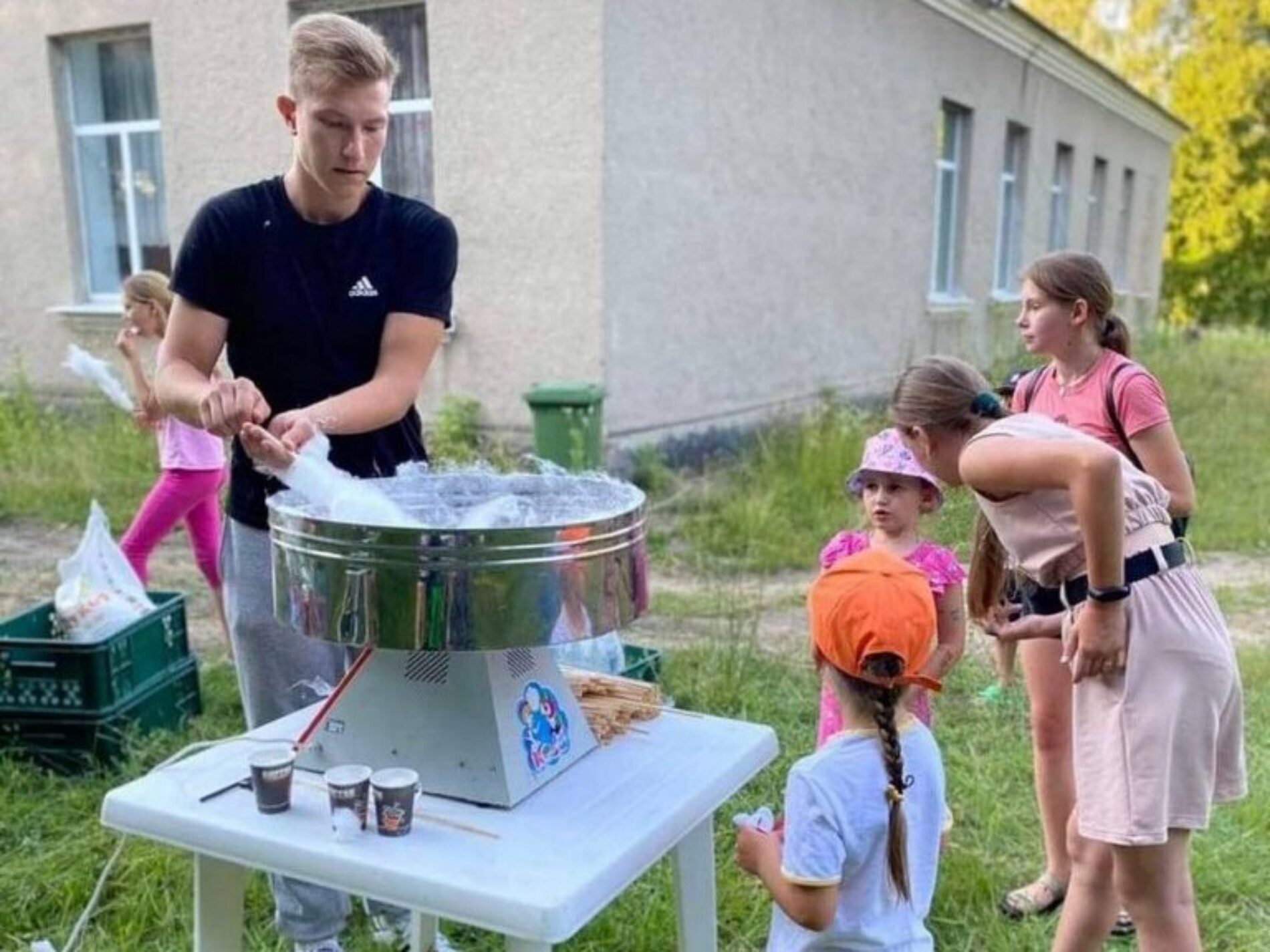 Християнська молодь Шумська допомагає сільським дітям пережити психологічні травми, влаштовуючи дозвілля
