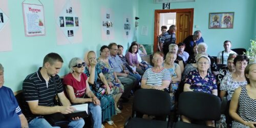 На Чернігівщині християнська  молодь служить людям у товаристві сліпих