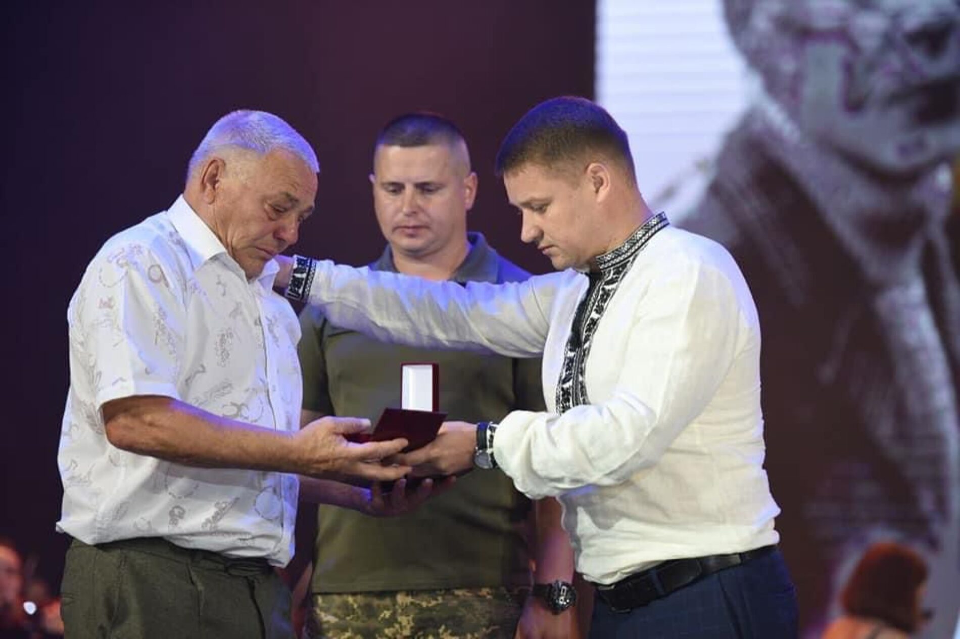 «Хто душу свою кладе за друзів своїх…» – у Рівному волонтерам Сергію Ільчуку та Михайлу Супруну надали звання почесних громадян посмертно