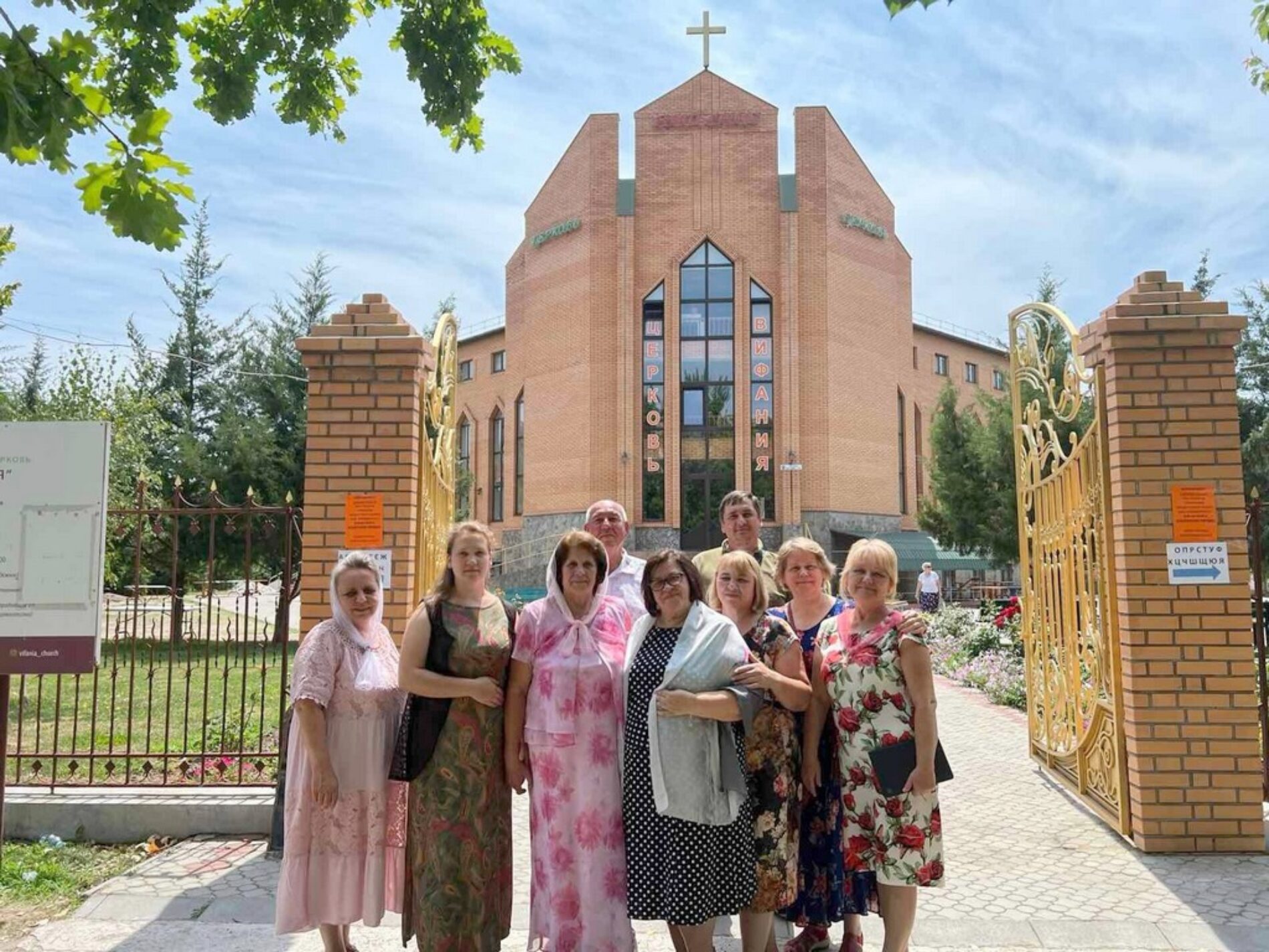 Незважаючи на постійну загрозу обстрілів і ракетних атак, у Миколаєві провели багатолюдне жіноче зібрання