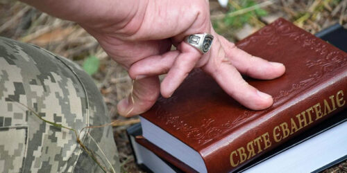 Кабмін затвердив порядок видачі мандата для військових капеланів
