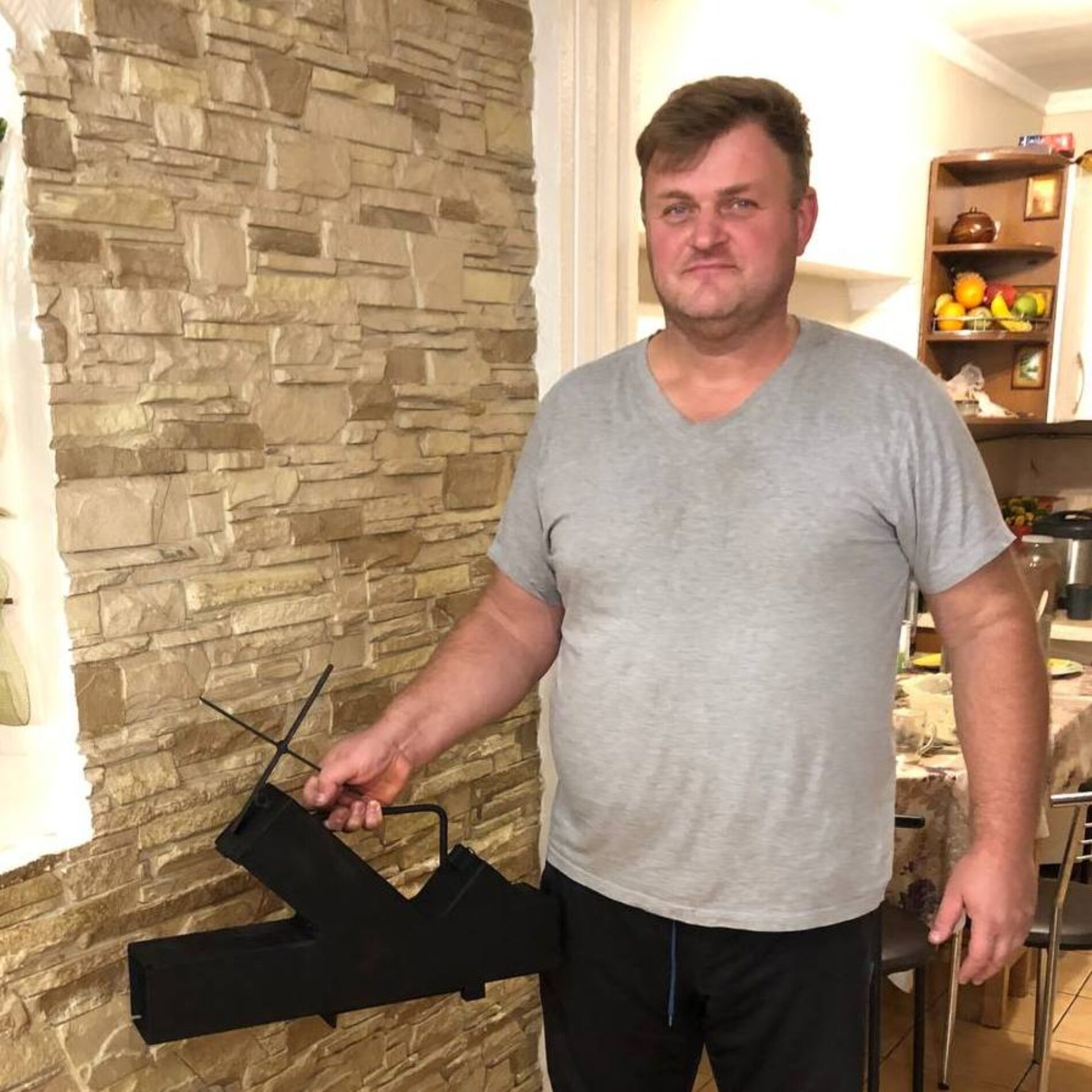 «Пічки-ракети» для ЗСУ та населення постраждалих районів виготовляє пастор з Київщини Ігор Туровський
