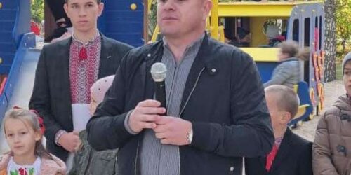 У Березному на Рівненщині поруч з церквою відкрили дитячий майданчик