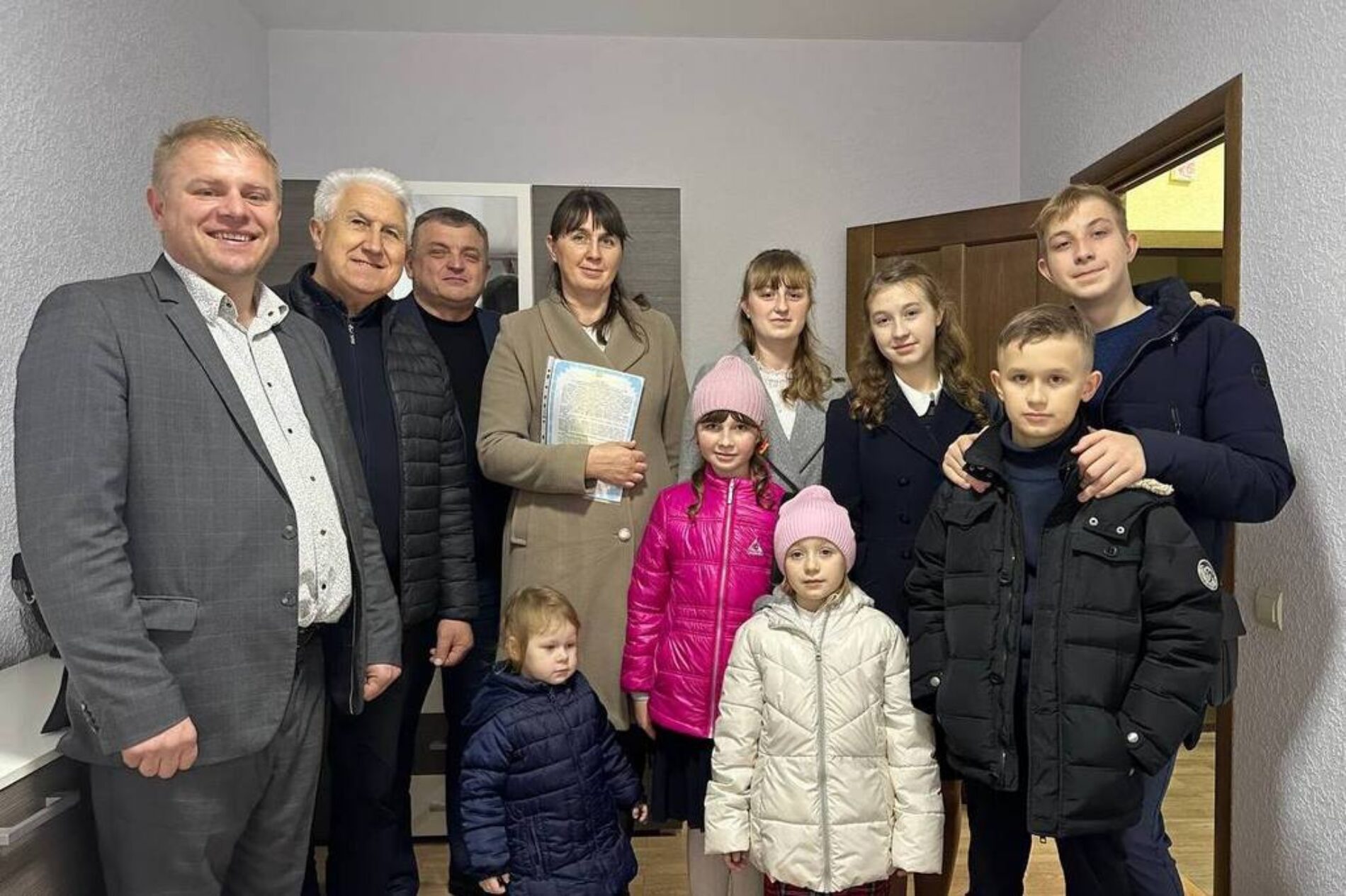 Подарунок від Бога – родинам загиблих волонтерів подарували власне  житло на Київщині (РЕПОРТАЖ)