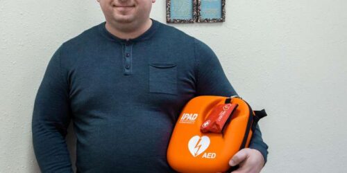 Церкві «Філадельфія» подарували дефібрилятор – прилад для відновлення ритму серця