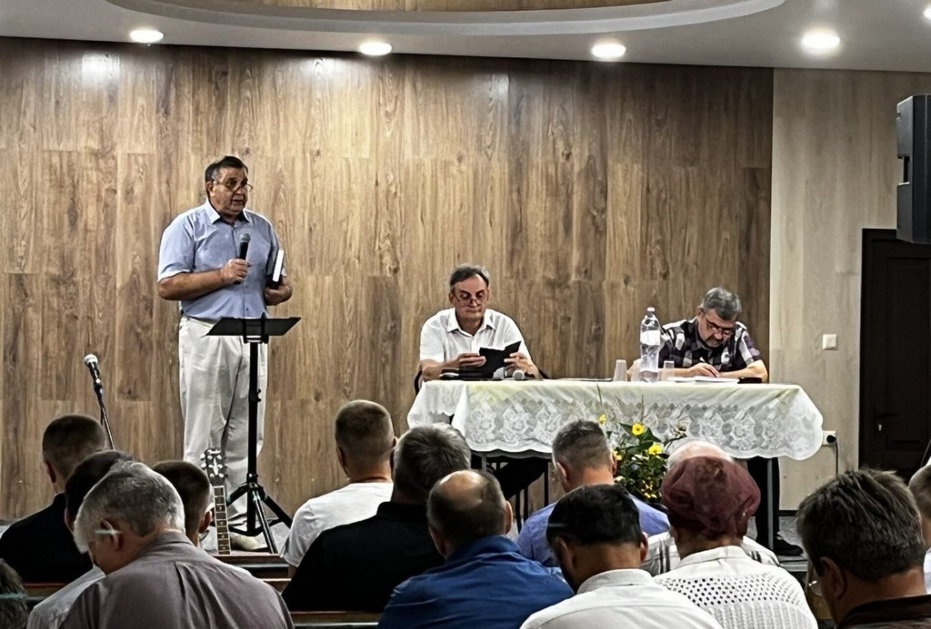 «Хочеться, щоб після війни українці повернулися додому та влилися в життя і діяльність церков» – єпископ Михайло Мокієнко