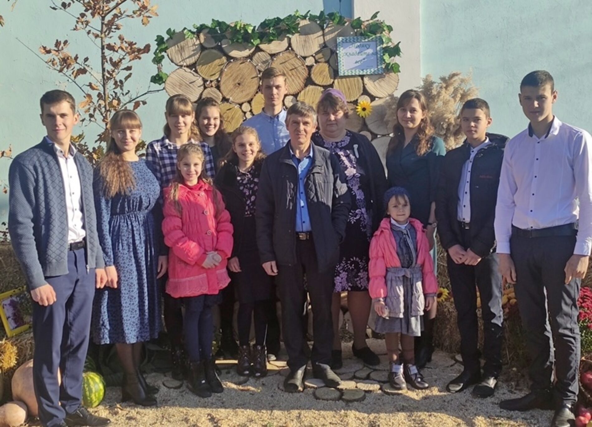 Як пастор з Харківщини, його дружина та 12 дітей, допомагали односельчанам під час окупації