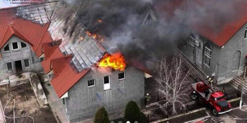 Церква ХВЄ «Жива вода» у м. Баштанка на Миколаївщині потерпіла від масштабної пожежі (ВІДЕО)