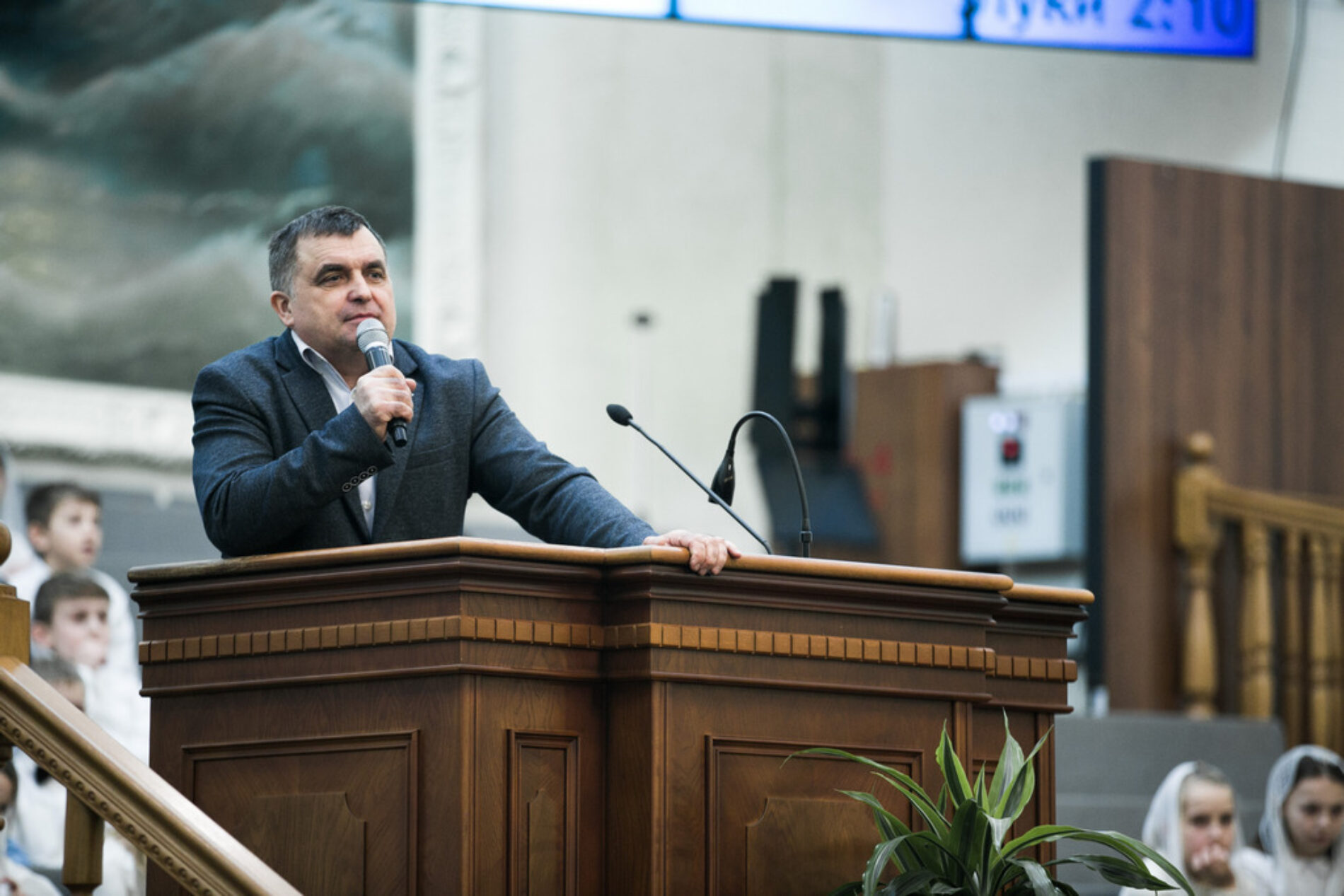 Найбільша церква Волині влаштувала свято для сотень вимушених  переселенців