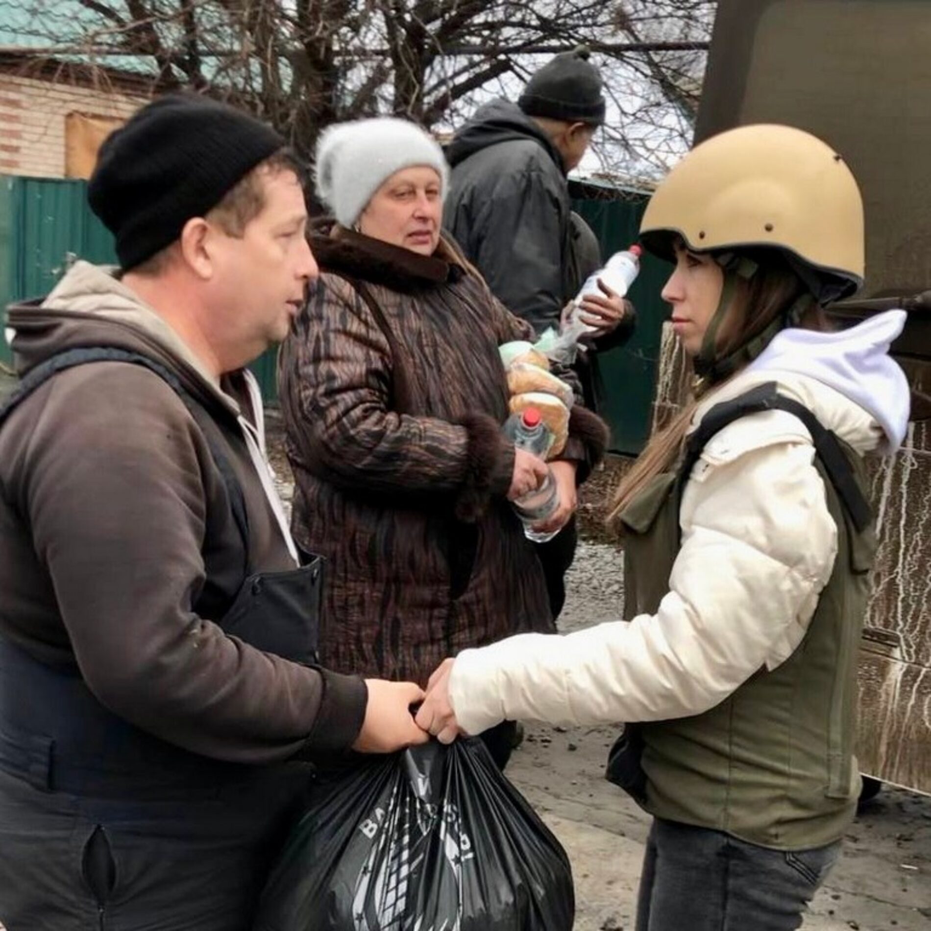 «Смерть нас переслідувала, але з нами був Бог…» – команда волонтерів Кіровоградщини вивозить поранених мешканців Бахмута