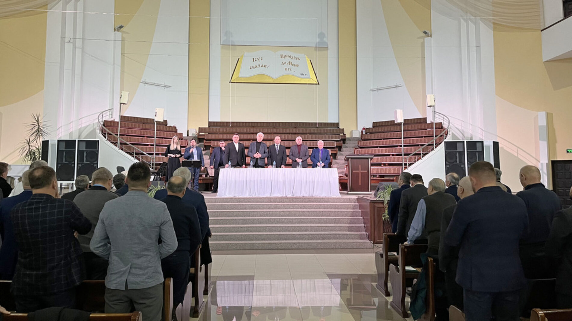  Сотні тон гуманітарної допомоги, підтримка ЗСУ і ВПО – чим жили місцеві церкви Львівщини останній рік