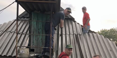 «Ніби Бог із неба явився…» – свідчення жінки про бригаду відбудовників з Тернопільщини (ВІДЕО)