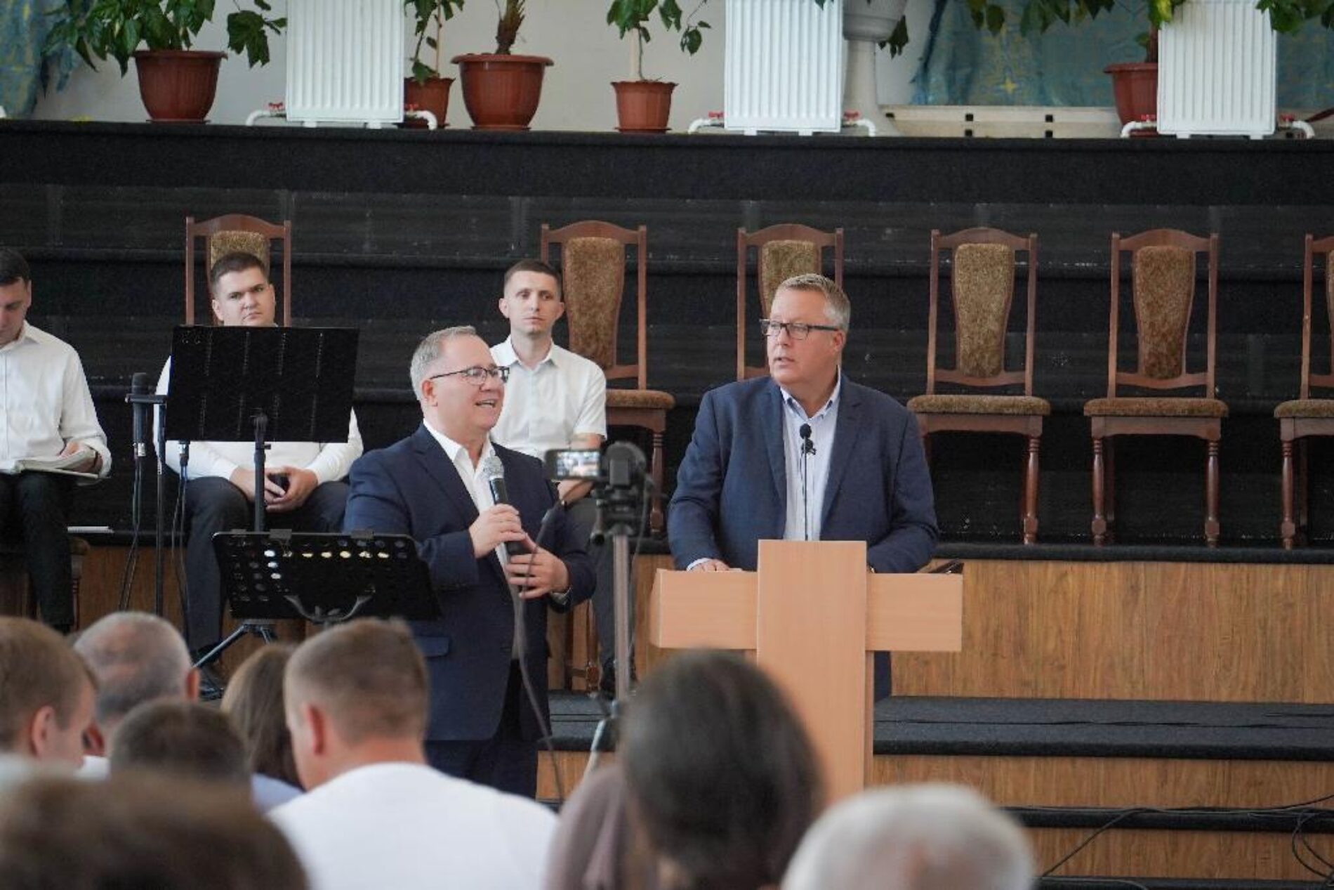 «Вірю, що під час цієї лідерської конференції молодь отримає силу від Бога, а досвідченіші служителі – нове бачення» – Картер Конлон