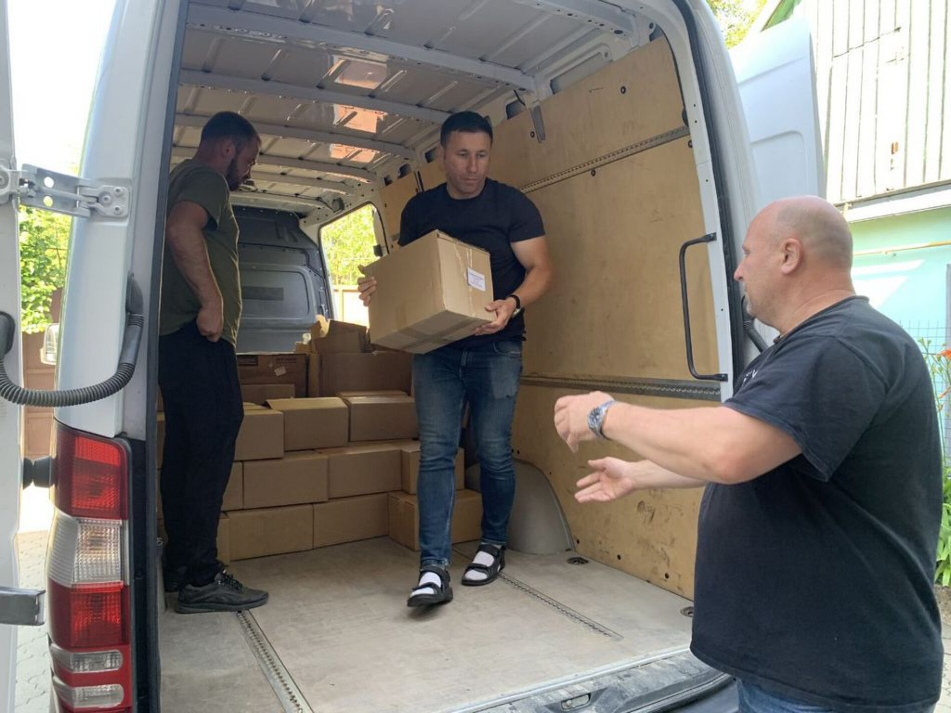 Помпи для відкачування води, протигрибкові засоби – перше, що повезли у Херсон церкви Львівщини
