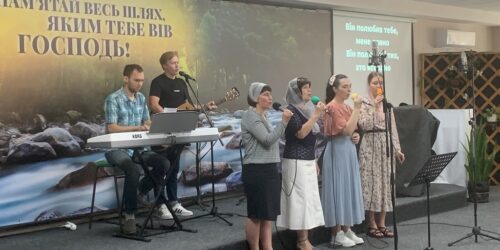 Старший єпископ відвідав Херсон, де поділився словом підбадьорення та здійснив молитву за фермерів