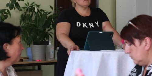 Краса жінки в час війни – на Житомирщині сестри вчилися як тримати свій дім у мирі, незалежно від обставин