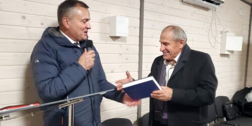 У майже повністю зруйнованому селі на Миколаївщині відкрили мобільний Дім молитви