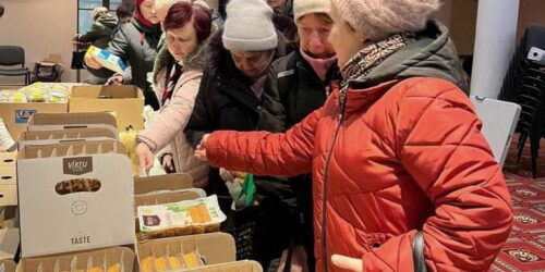 Фастівська церква «Воскресіння» взула комунальників у теплі уггі