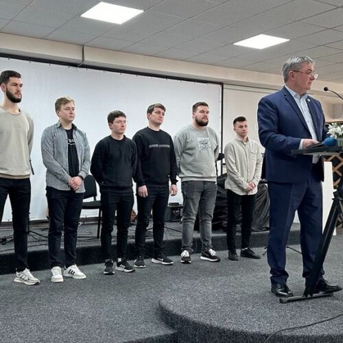 У Херсоні рукопоклали на служіння дияконів та благовісників, які успішно служать у прифронтових районах
