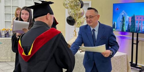 Дипломованих лідерів служінь прибуло – у Євангельському теологічному університеті святкували випуск