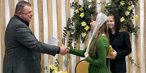 Понад сорок студентів успішно завершили навчання на курсах для вчителів недільної школи у м. Рівному