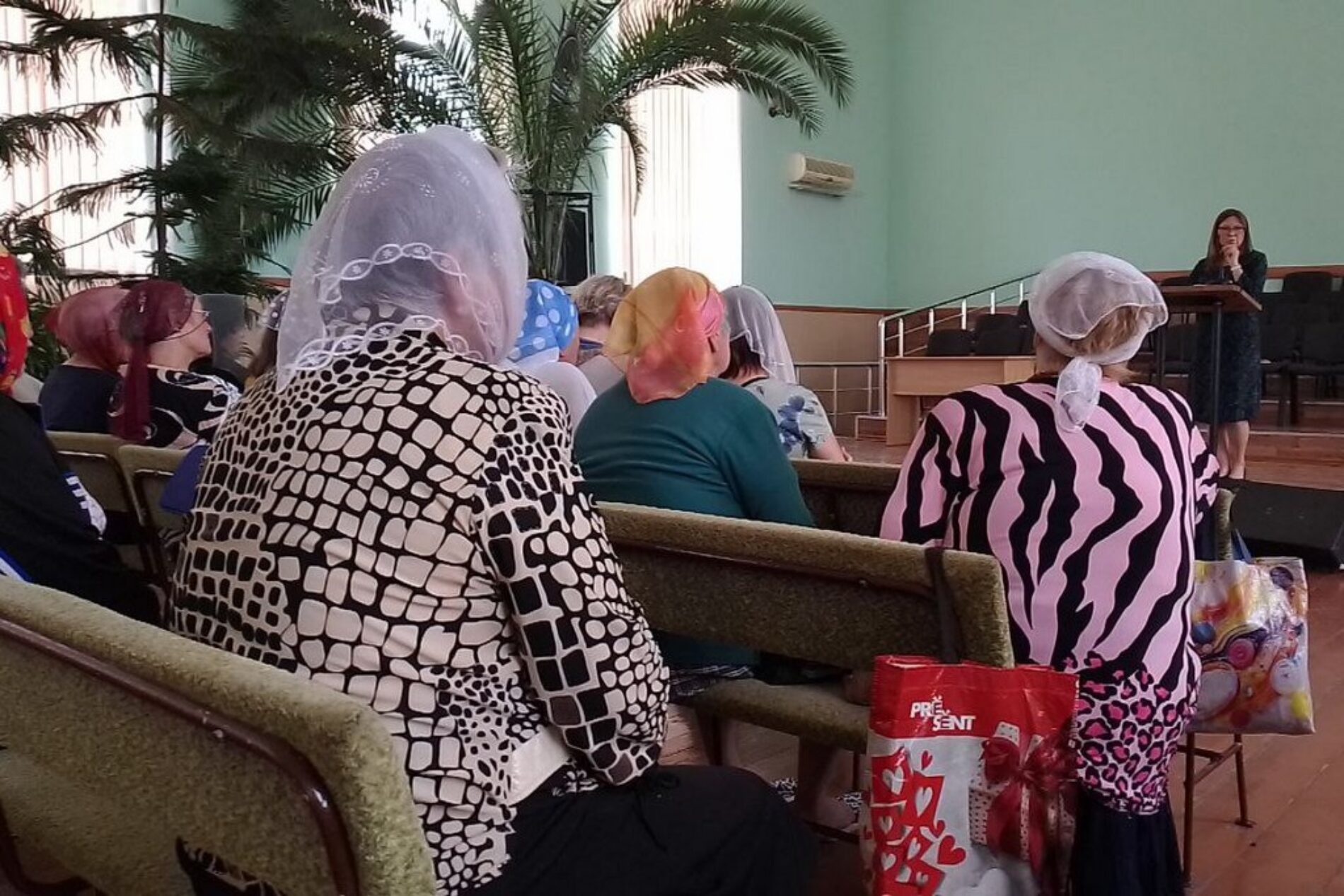 «Бо тут затишно і збагачуєшся у вірі» – церква у Херсоні продовжує систематично проводити жіночі служіння