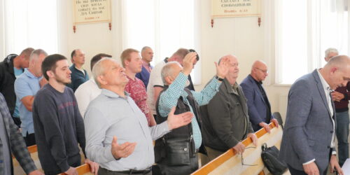 Як здобувати духовні перемоги та проходити долини досліджували на братерській конференції у Миколаєві