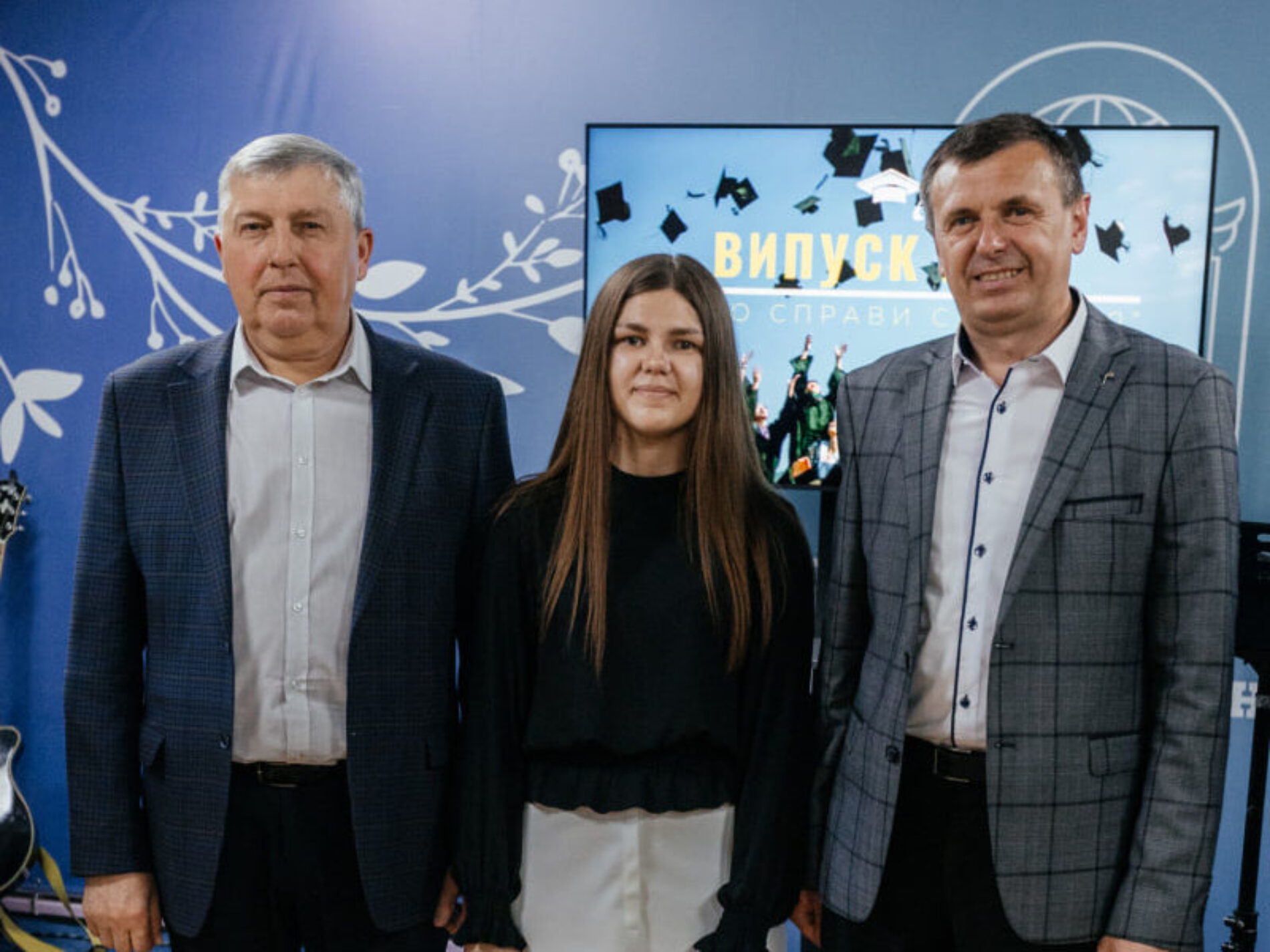 70 випускників Рівненської духовній семінарії і академії УЦХВЄ отримали дипломи  та сертифікати