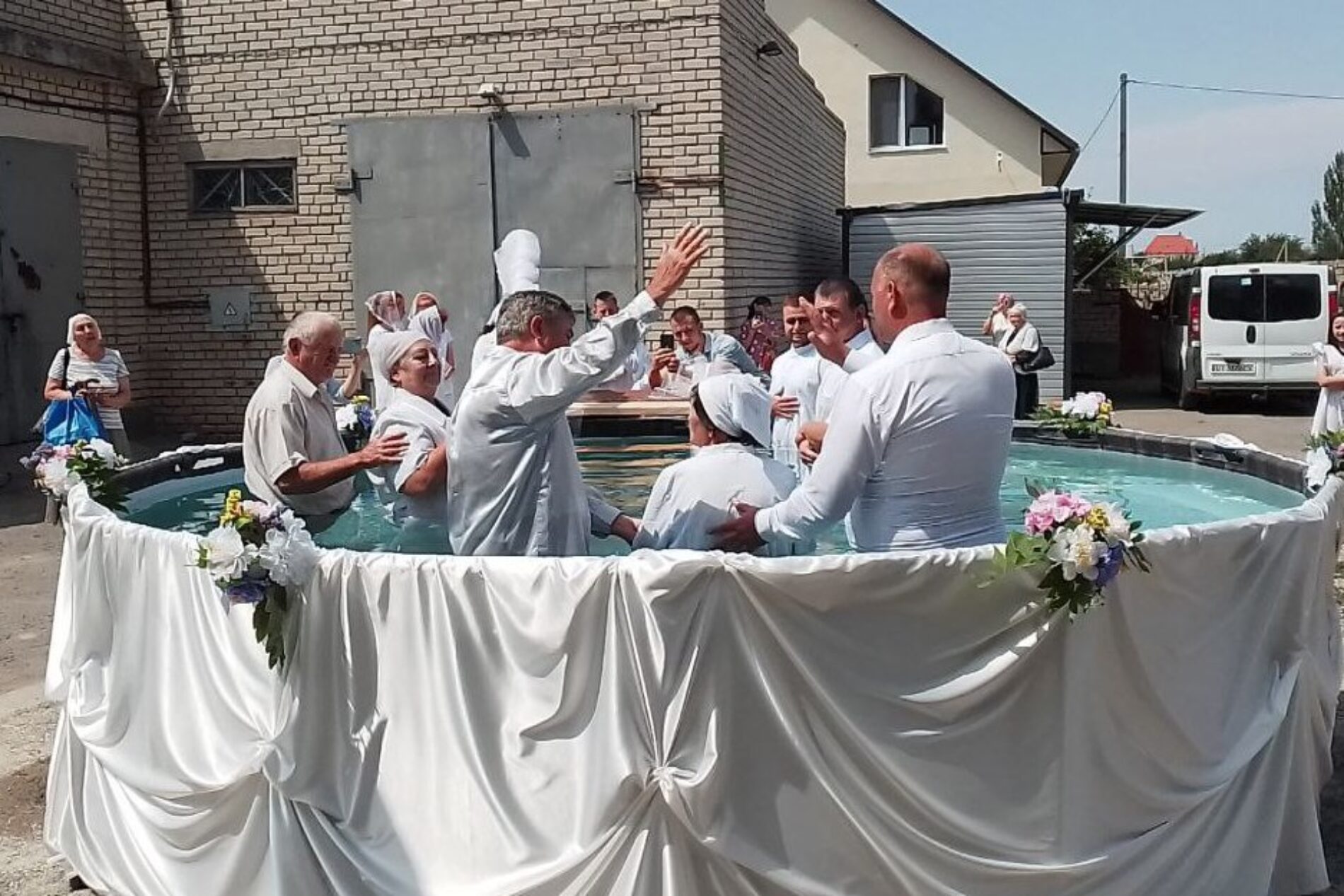 У завіт з Господом під загрозою обстрілів: на Херсонщині церкви поповнюються новими вірянами