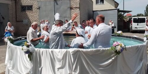 У завіт з Господом під загрозою обстрілів: на Херсонщині церкви поповнюються новими вірянами