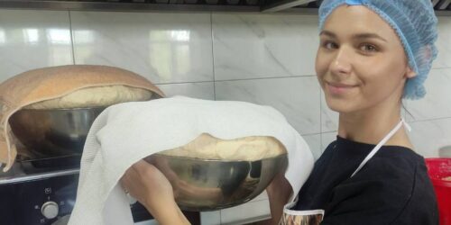 Випічку для ЗСУ готують віряни церкви «Надія», що у Тарасівці на Київщині