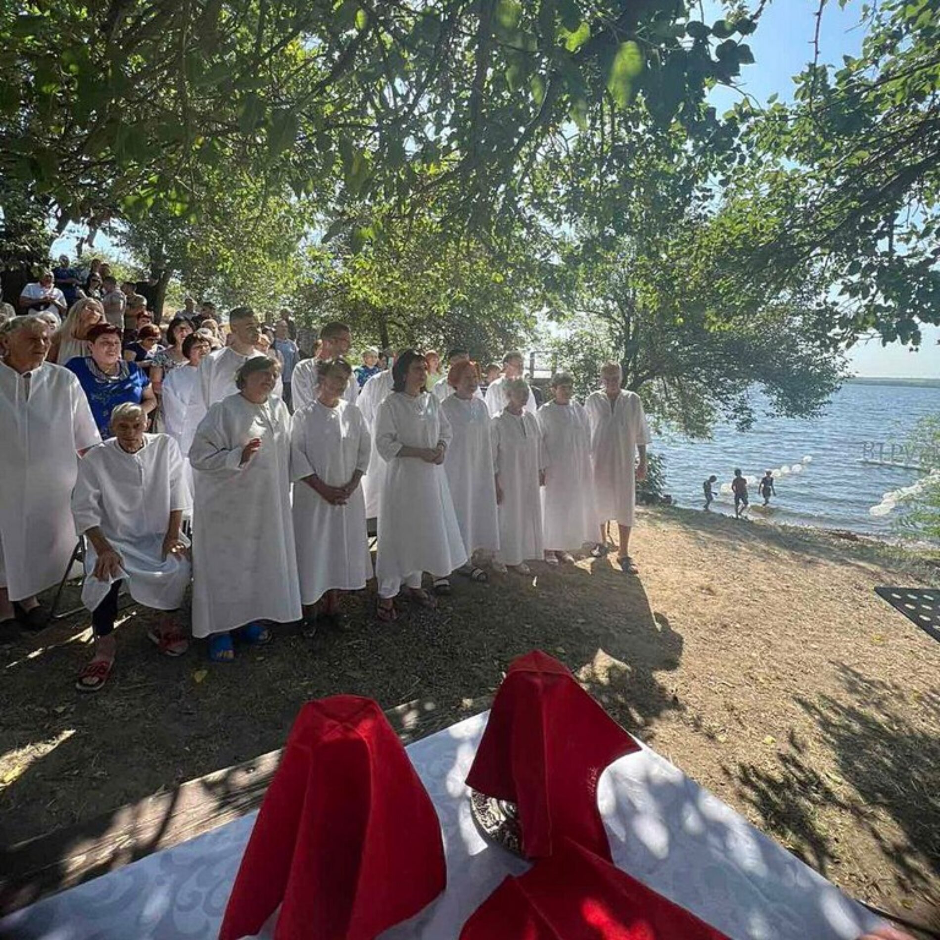 У Запоріжжі 94-річний дідусь та 23-річний  онук разом приймали водне  хрещення  