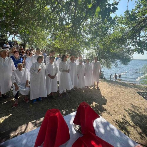 У Запоріжжі 94-річний дідусь та 23-річний  онук разом приймали водне  хрещення  