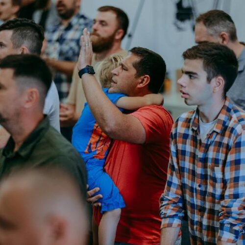 У Вишгороді на Київщині провели обласну чоловічу конференцію на тему «Стояти твердо»