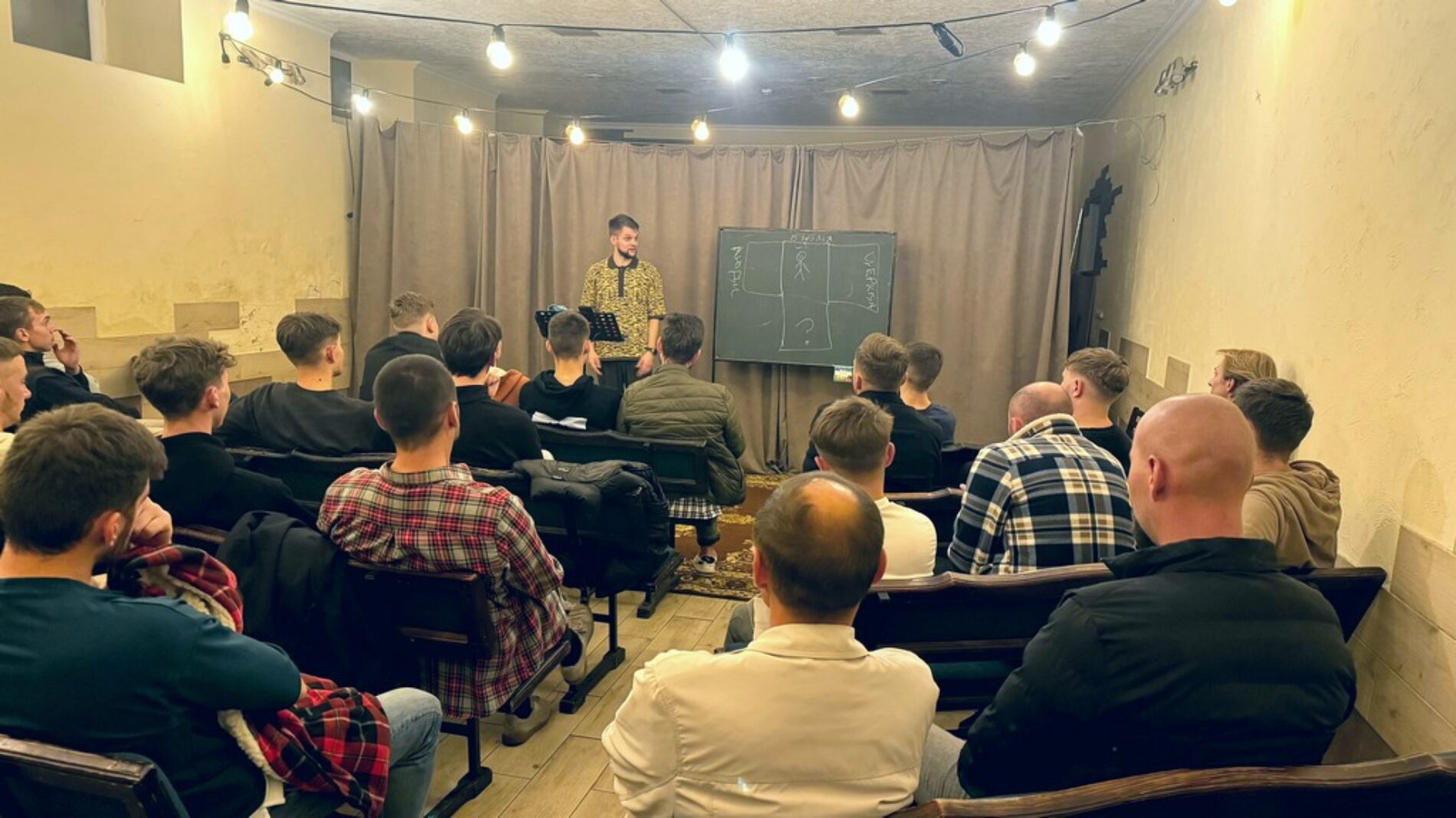 Загальноміське молодіжне служіння в Камʼянці-Подільському: єдність та духовне піднесення
