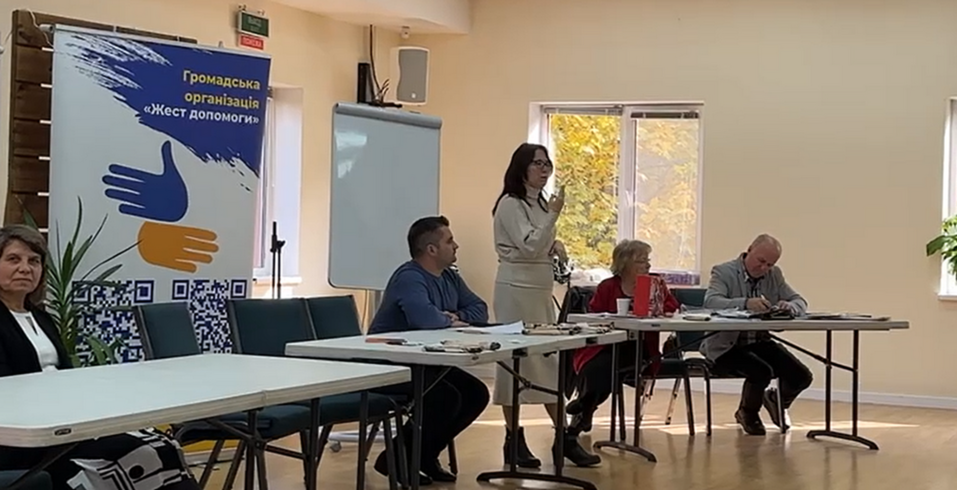Майже вісімдесят столичних поліцейських та рятувальників ДСНС пройшли курси жестової мови на базі київської церкви «Філадельфія»