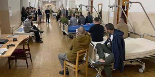 Молодь п’ятидесятницької церкви зі Сміли на Різдво відвідала військовий Госпіталь