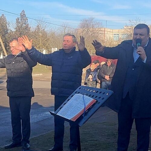 На Миколаївщині в селі Лимани, що постраждало через війну, відкрили мобільний Дім молитви