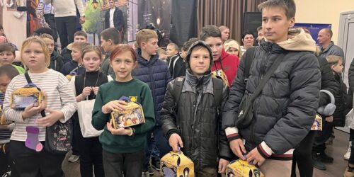 У Солоному на Дніпропетровщині церква «Благодать» провела різдвяне свято для сімей військових   