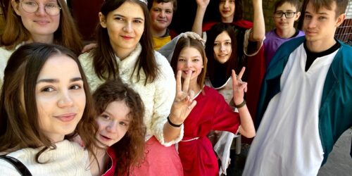 Підлітки з Харкова провели євангелізаційні пасхальні вистави в Ізюмі, Південному, Будах та Есхарі