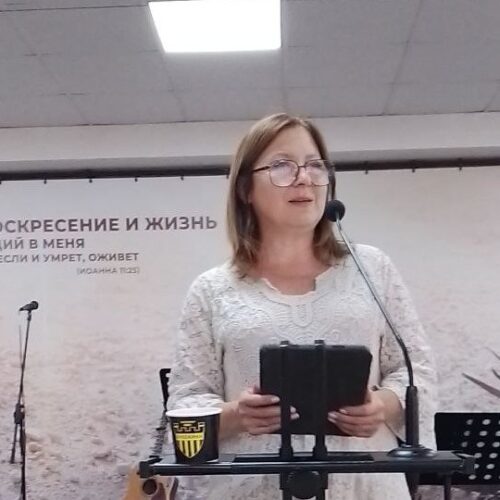 “Лавандове” спілкування: як сестри херсонської церкви знаходять втіху в жіночому служінні