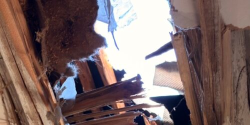 Російська атака пошкодила молитовний будинок у селі Коленці на Київщині