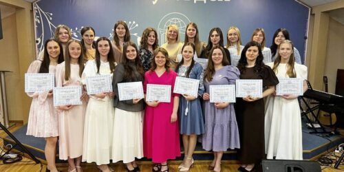 Жінки в служінні: 60 випускниць РДСА, отримавши дипломи та сертифікати, готові нести служіння у церквах Рівненщини