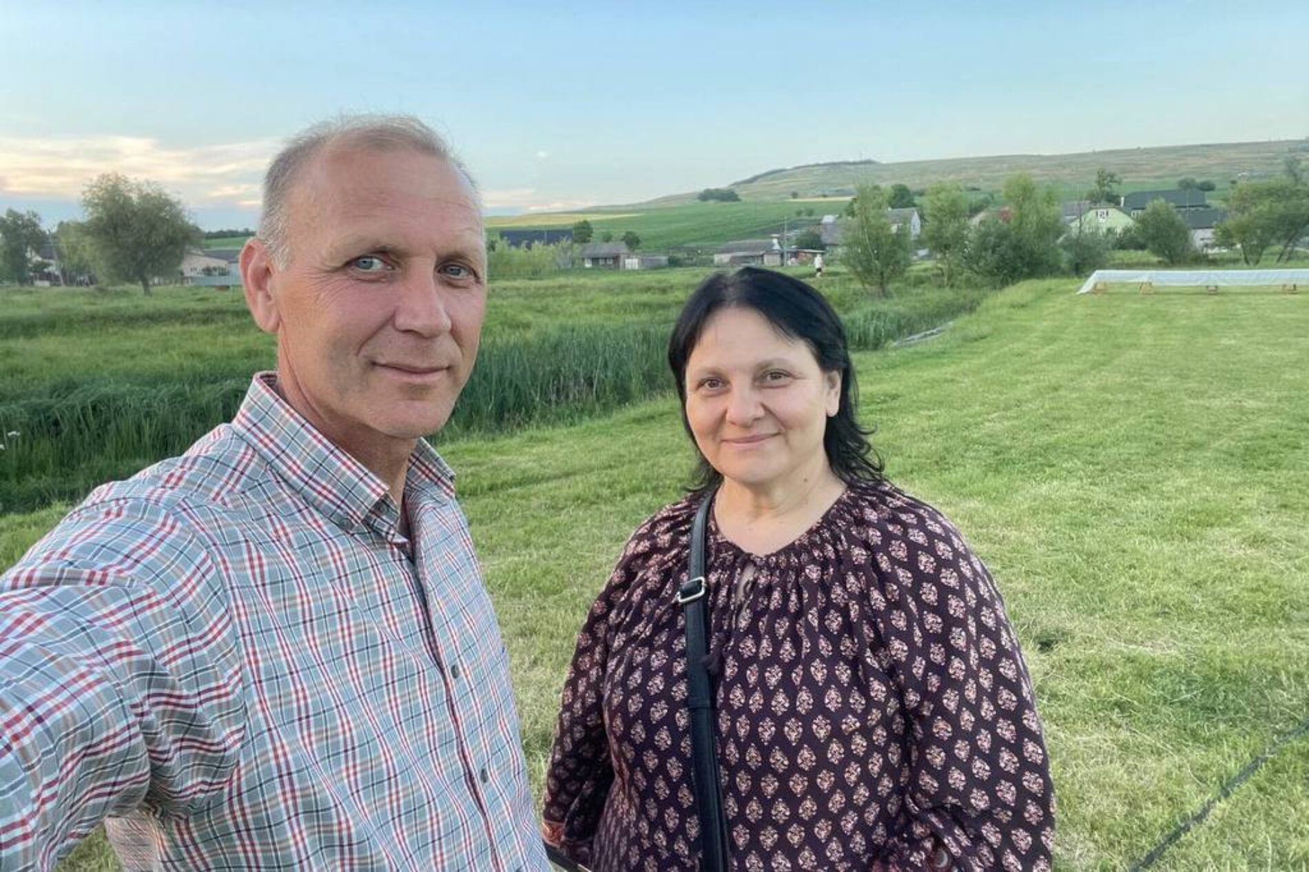 Один день у сільській церкві на Буковині: на благословіння дитини прийшла православна рідня