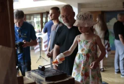 Мобільна виставка Біблії  відкрилася у Рівному:  про історію Божого Слова, що формувало Україну, розповідає Василь Гуцало