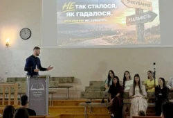 Віра за межами людських очікувань — про пізнання Бога та довіру до Нього говорила молодь на Закарпатті